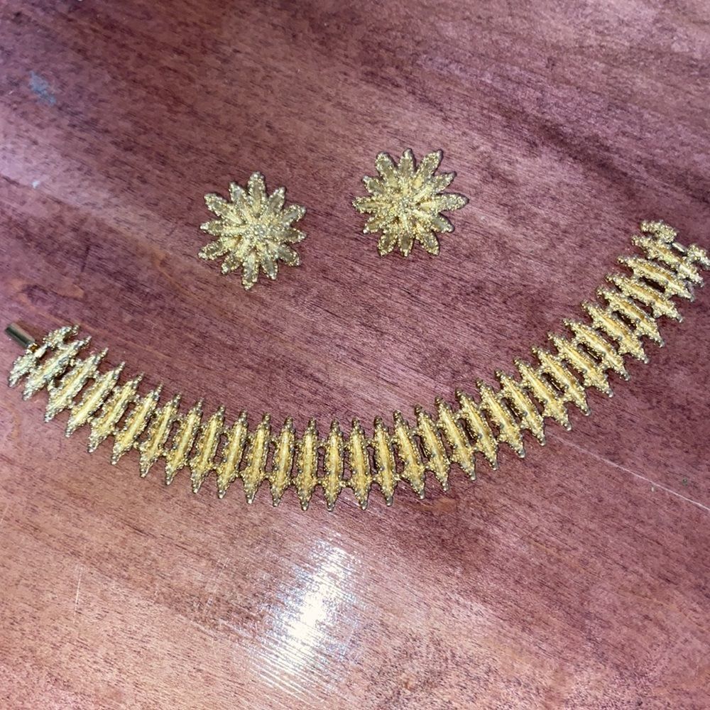 Vintage Avon Star Flower Series Matching Earring & Bracelet Set